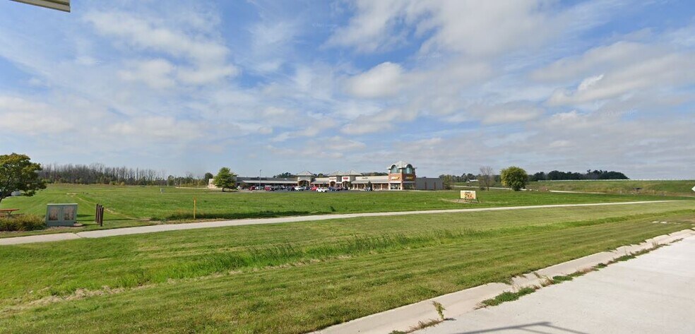 Fairview Dr, Sheboygan Falls, WI à vendre - Photo du bâtiment - Image 3 de 6
