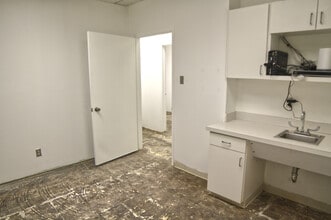 3859 E Southcross Blvd, San Antonio, TX for lease Interior Photo- Image 2 of 4