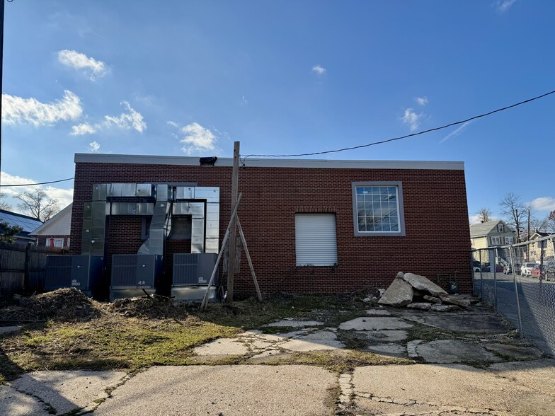 292 E Smith St, Woodbridge, NJ à vendre - Photo du bâtiment - Image 3 de 17