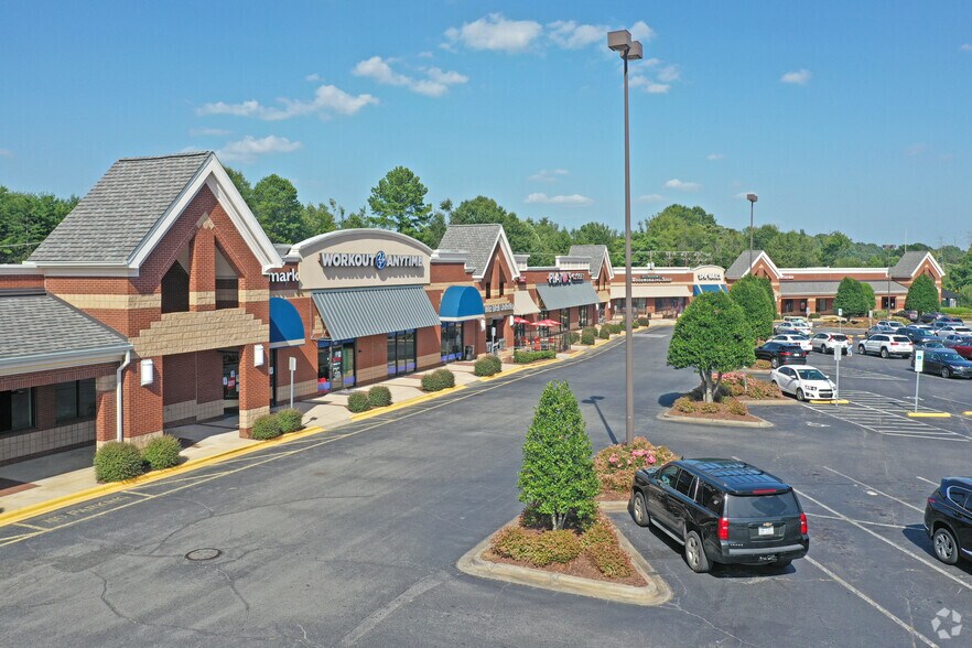 500-692 Hanes Mall Blvd, Winston-Salem, NC à louer - Photo du bâtiment - Image 2 de 16