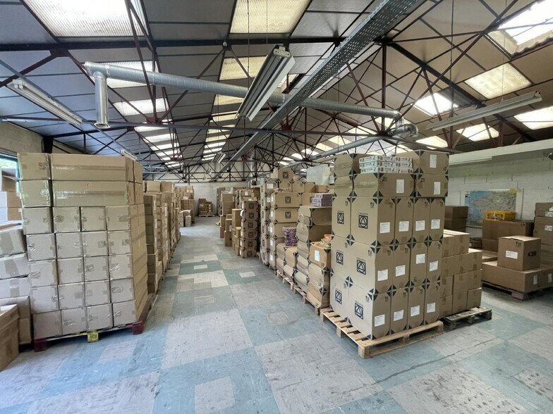 Local d'activités dans Brétigny-sur-Orge à vendre - Photo du bâtiment - Image 2 de 12