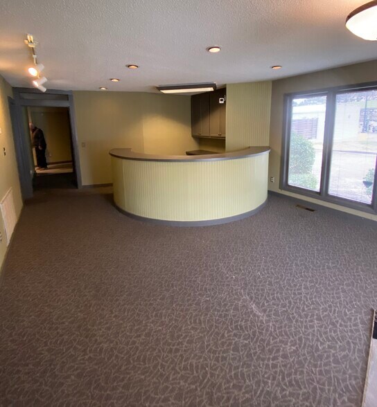 1429 Weatherly Rd, Huntsville, AL à louer - Photo du bâtiment - Image 2 de 5