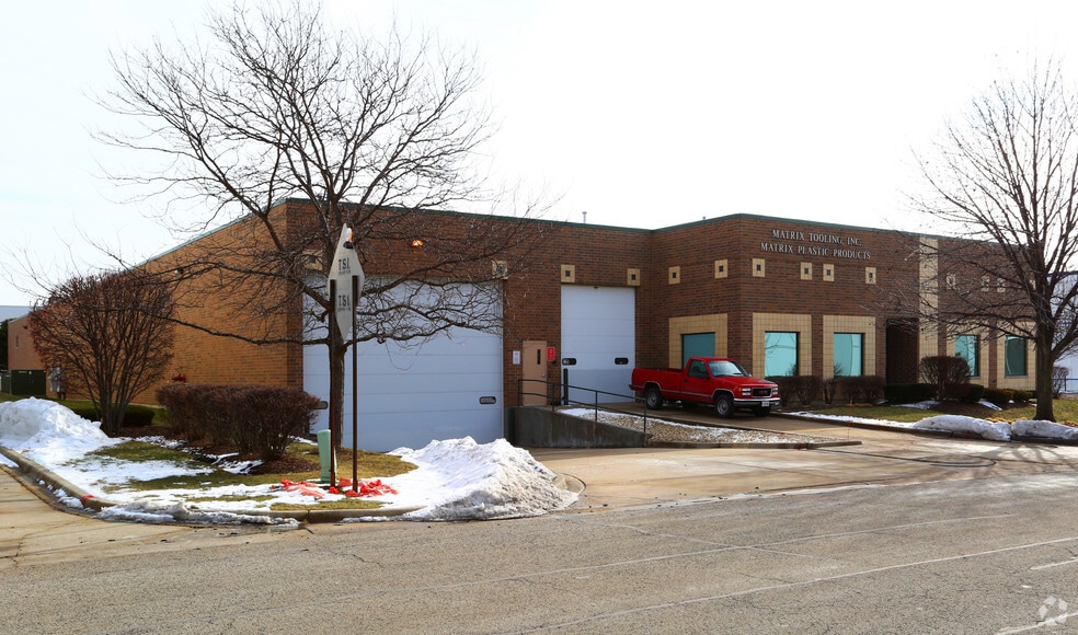 949 Aec Dr, Wood Dale, IL for sale - Building Photo - Image 2 of 3