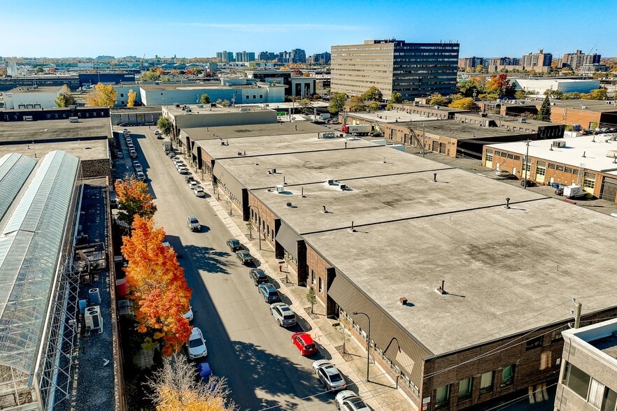 1493-1517 Rue Antonio-Barbeau, Montréal, QC à louer - Photo du bâtiment - Image 2 de 10
