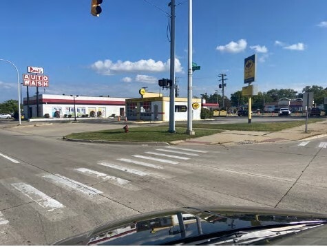 51 S Crooks Rd, Clawson, MI à louer - Photo du bâtiment - Image 1 de 2