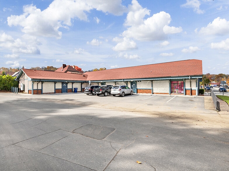 1 All Souls Crescent, Asheville, NC for lease - Building Photo - Image 3 of 5