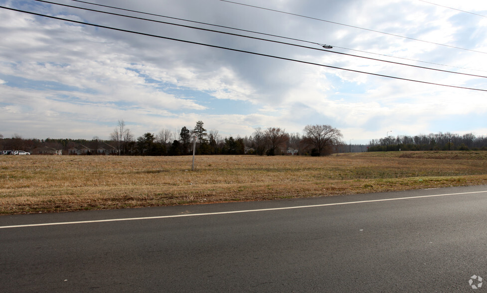 Kirkpatrick Rd, Burlington, NC à vendre - Photo principale - Image 1 de 1