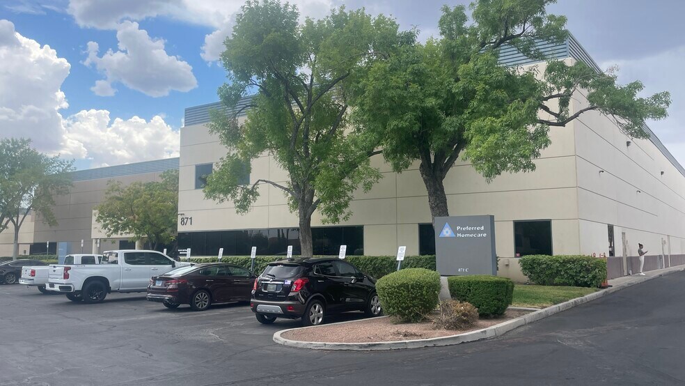 871 Grier Dr, Las Vegas, NV à louer - Photo du bâtiment - Image 3 de 19