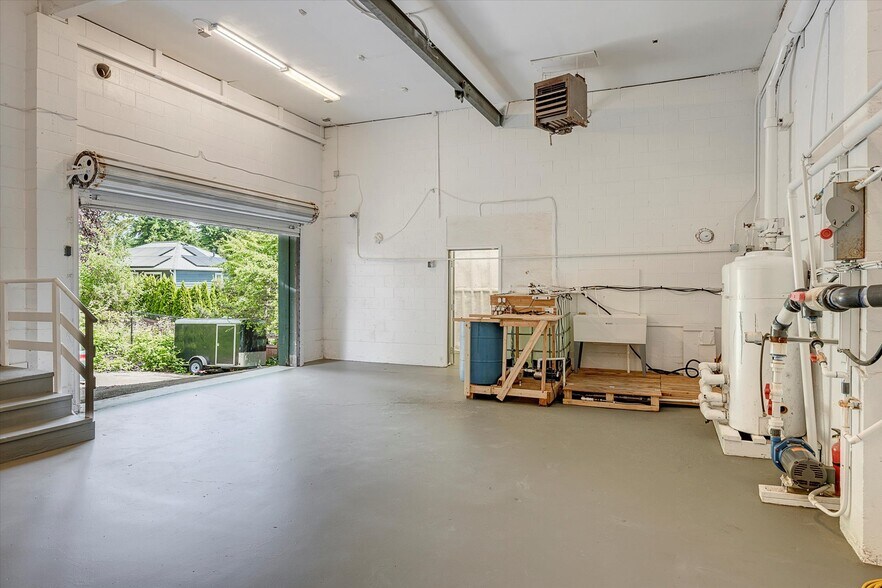 10722 Lake City Way NE, Seattle, WA à vendre - Photo du bâtiment - Image 3 de 21