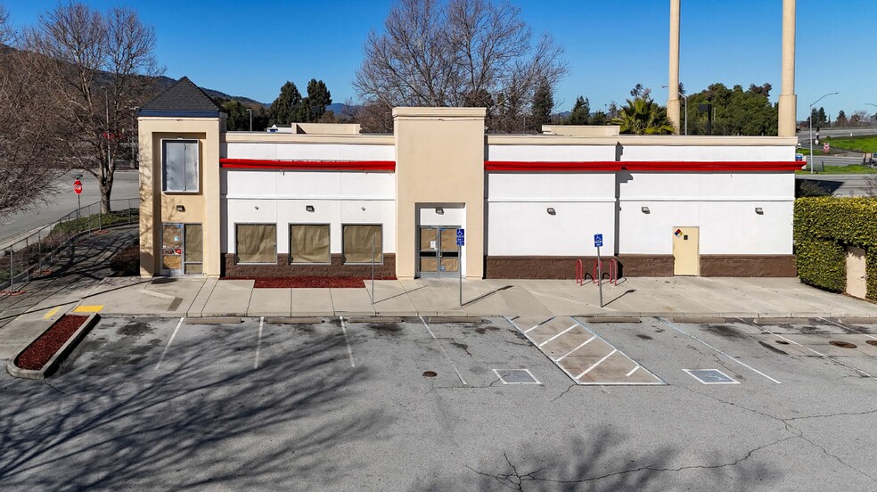 5884 Monterey Rd, Gilroy, CA à vendre - Photo du bâtiment - Image 2 de 6