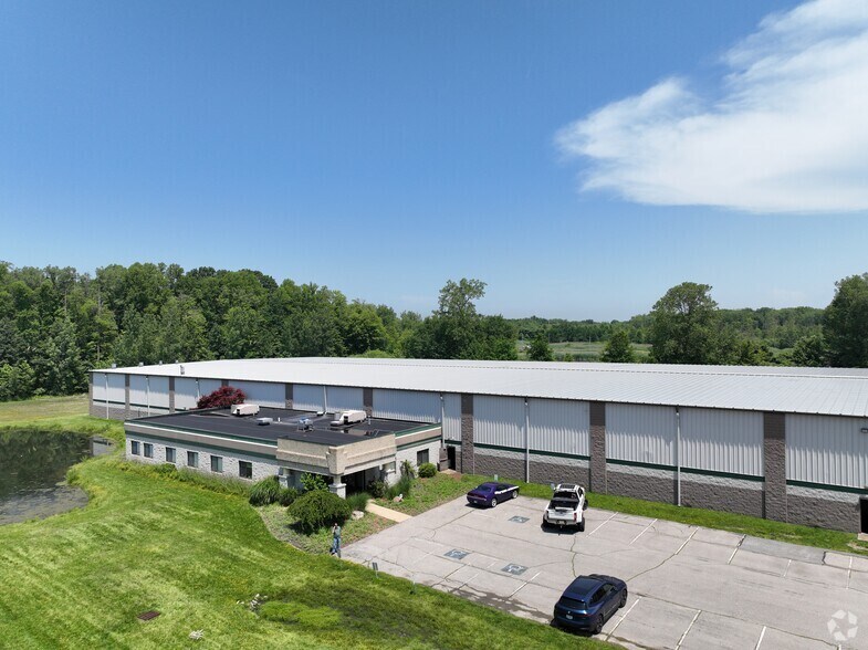 892 Callendar Blvd, Painesville, OH à vendre - Photo du bâtiment - Image 3 de 16
