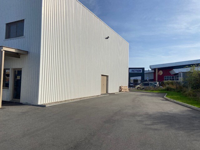 Retail in Saint-Priest for lease - Building Photo - Image 3 of 10