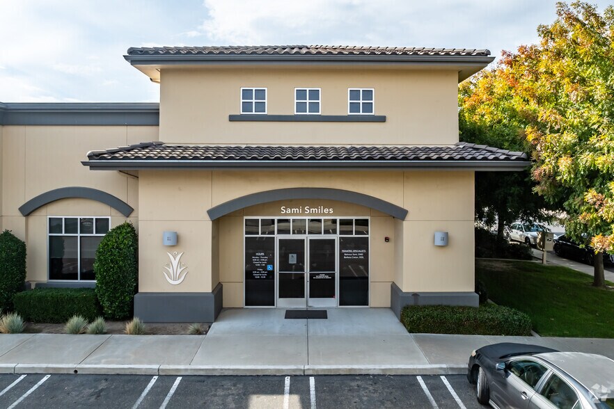 556 Lyell Dr, Modesto, CA for lease - Primary Photo - Image 1 of 5