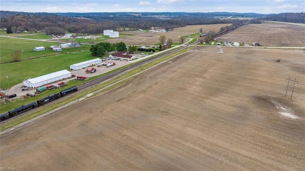 9360 BLACK RUN Rd, Frazeysburg, OH à vendre - Photo du bâtiment - Image 3 de 5