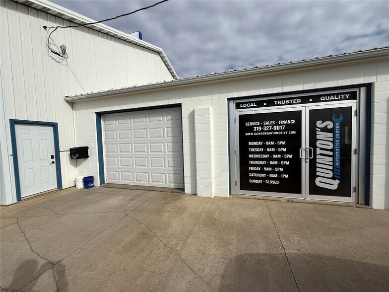 2343 Jamestown Ave, Independence, IA à vendre - Photo du bâtiment - Image 2 de 6