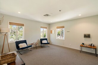 588 N Larchmont Blvd, Los Angeles, CA for lease Interior Photo- Image 2 of 8