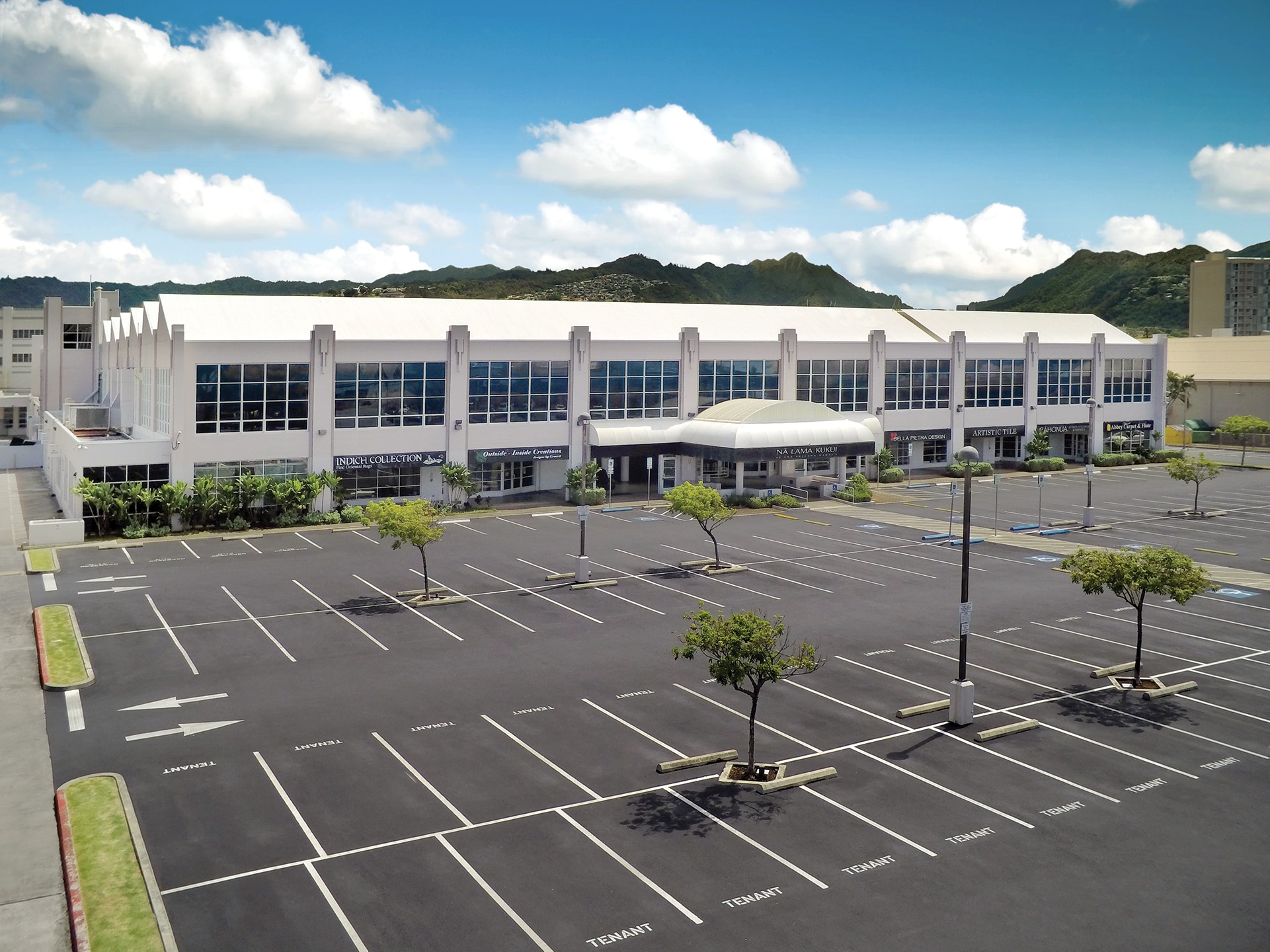560 Nimitz Hwy, Honolulu, HI for lease Building Photo- Image 1 of 13