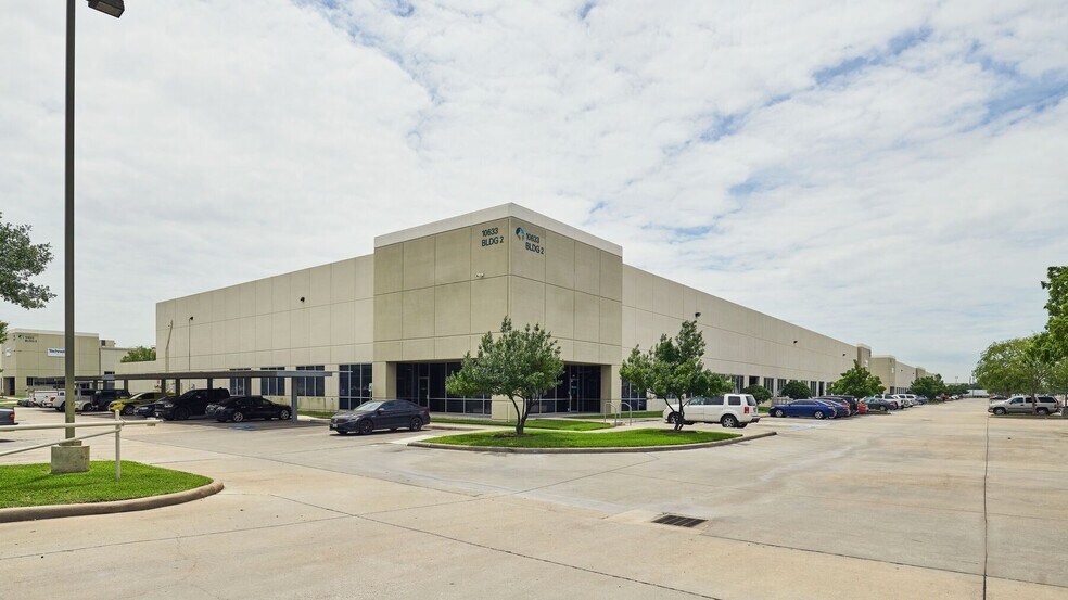 6550 W Sam Houston Pky N, Houston, TX for lease - Building Photo - Image 2 of 4