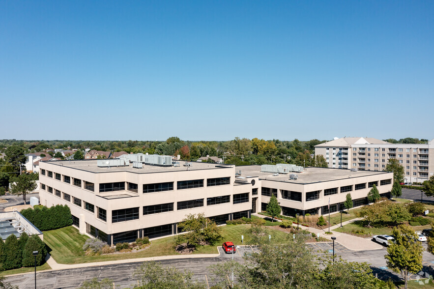 360 E 22nd St, Lombard, IL for lease - Building Photo - Image 2 of 6