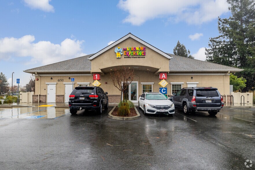 6150 Commerce Blvd, Rohnert Park, CA à vendre - Photo du bâtiment - Image 2 de 22