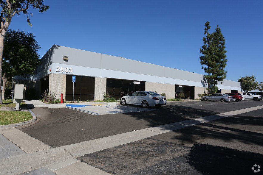 2801 Saturn St, Brea, CA à louer - Photo du bâtiment - Image 2 de 7