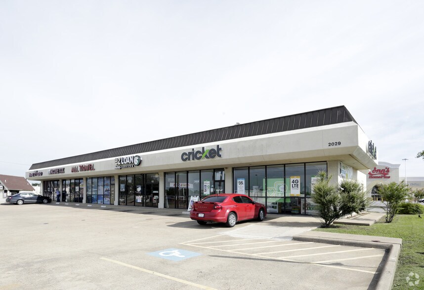 2029 Town East Blvd, Mesquite, TX à louer - Photo du bâtiment - Image 2 de 8