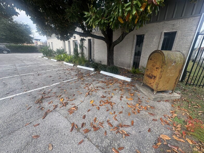 6214 Beverly Hill St, Houston, TX à louer - Photo du bâtiment - Image 2 de 28