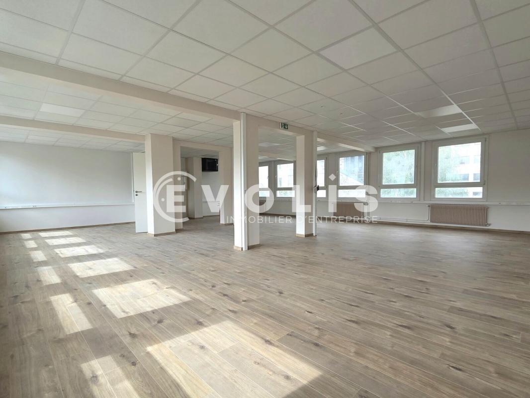 Office in Ivry-sur-Seine for lease Interior Photo- Image 1 of 10