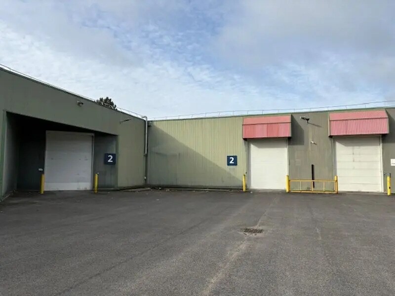 Flex dans Saint-Thibault-des-Vignes à louer Photo du bâtiment- Image 1 de 13