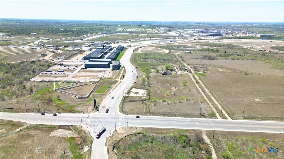 7710 Elroy rd, Del Valle, TX à vendre - Photo du bâtiment - Image 2 de 19