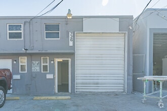 653 W 27th St, Hialeah, FL for lease Building Photo- Image 2 of 6