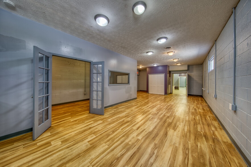 5403 Western Ave, Knoxville, TN for lease - Building Photo - Image 1 of 19