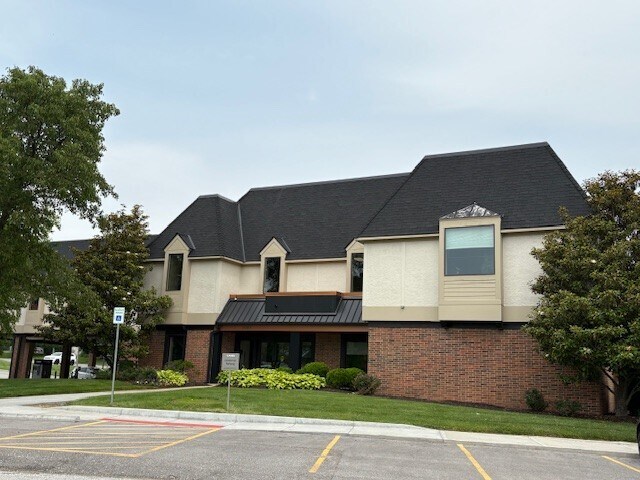15301 W 87th Street Pky, Lenexa, KS à louer - Photo du bâtiment - Image 3 de 6