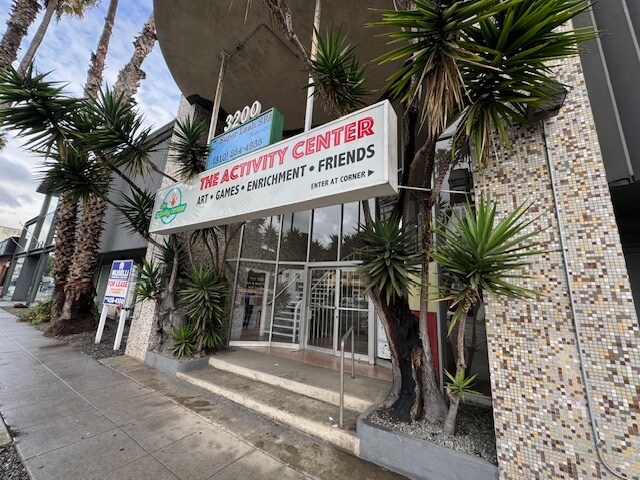 3200 Santa Monica Blvd, Santa Monica, CA à louer - Photo du bâtiment - Image 2 de 6