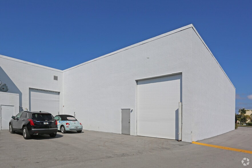 1080-1090 S Rogers Cir, Boca Raton, FL à louer - Photo du bâtiment - Image 3 de 4