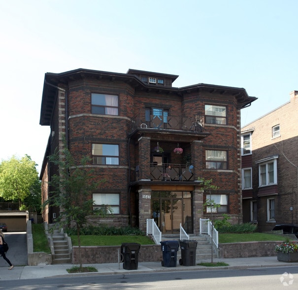 1643 Bloor St W, Toronto, ON for sale - Building Photo - Image 2 of 2