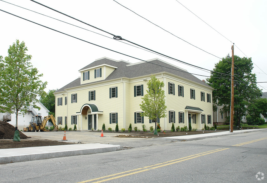 Bureau dans Leominster, MA à vendre - Photo principale - Image 1 de 1