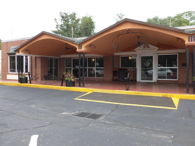 702 W University Ave, Gainesville, FL for lease - Building Photo - Image 2 of 6