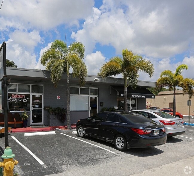 2403 N Dixie Hwy, Wilton Manors, FL for lease - Building Photo - Image 3 of 6