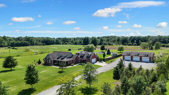 Luxurious Hobby Farm in Welland - Commercial Real Estate