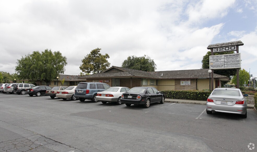 3200 Mowry Ave, Fremont, CA à louer - Photo du bâtiment - Image 3 de 23