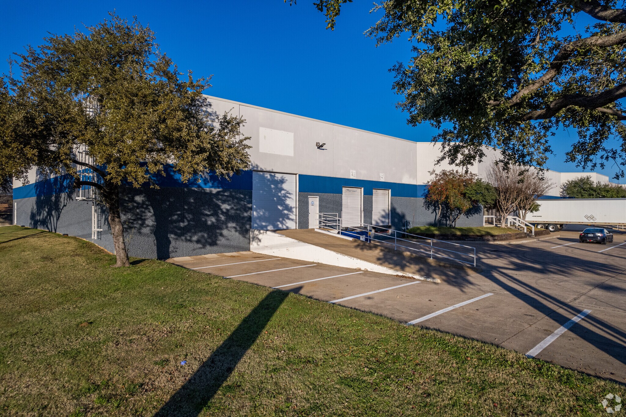 2727-2833 W Airport Fwy, Irving, TX for sale Primary Photo- Image 1 of 1