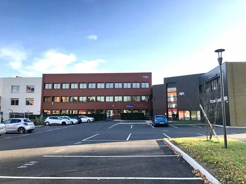 Office in Villefranche-sur-Saône for lease - Building Photo - Image 1 of 4