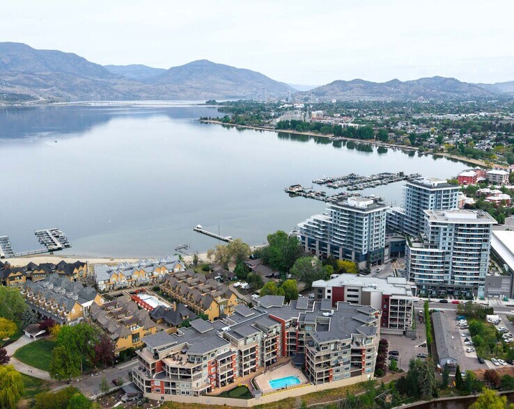 3854-3858 Truswell Rd, Kelowna, BC à vendre - Photo du bâtiment - Image 3 de 6