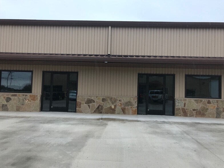 22111 W State Highway 71, Spicewood, TX à louer - Photo du bâtiment - Image 3 de 8