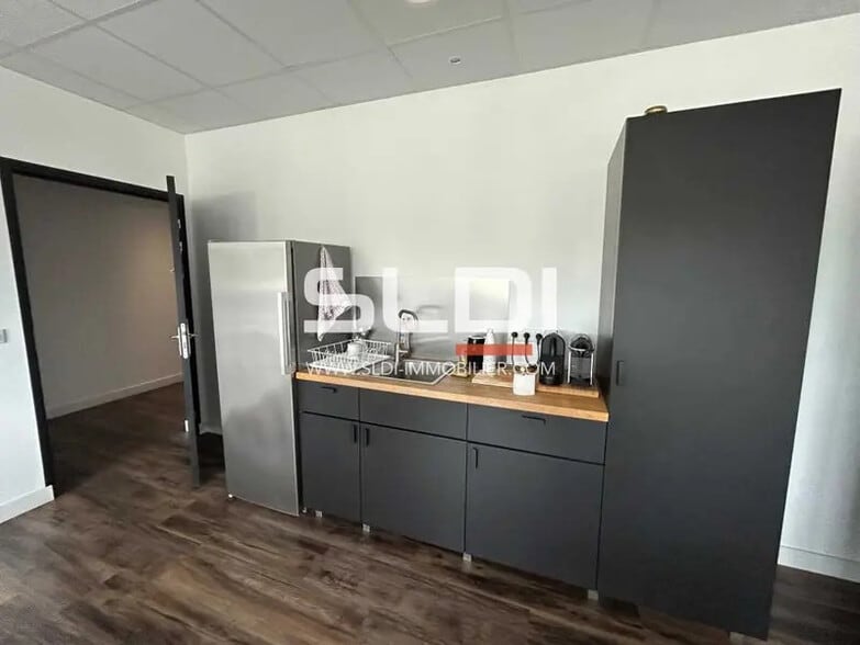 Office in MARCILLY-D'AZERGUES for lease - Interior Photo - Image 3 of 15