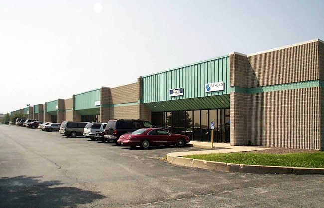 Plus de détails pour 102-140 Trade Center Dr, Saint Peters, MO - Industriel à louer