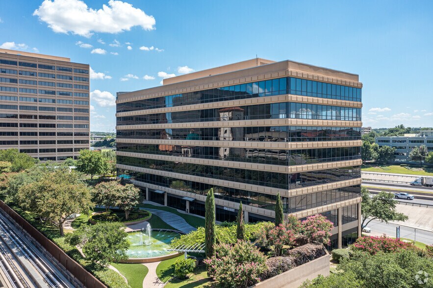 201 E John Carpenter Fwy, Irving, TX à louer - Photo du bâtiment - Image 3 de 11