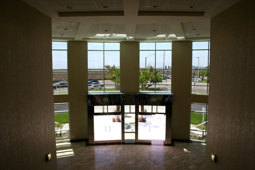 1901 N Rice Ave, Oxnard, CA à louer - Photo du bâtiment - Image 2 de 7