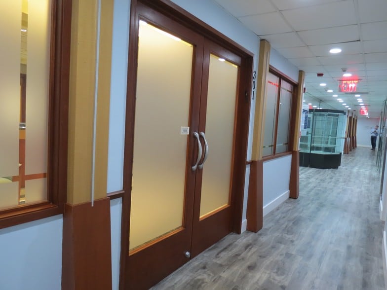 2550 S Douglas Rd, Coral Gables, FL à louer - Photo du bâtiment - Image 2 de 26